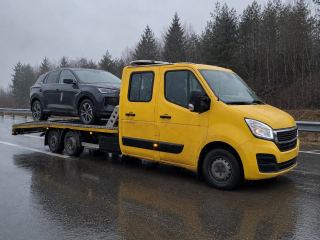 Holowanie SUV-a w deszczu – Lubin