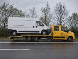Transport busa dostawczego wiosną – Lubin