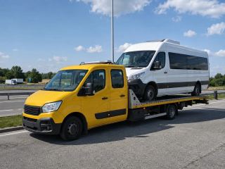 Transport busa osobowego na lawecie – Lubin